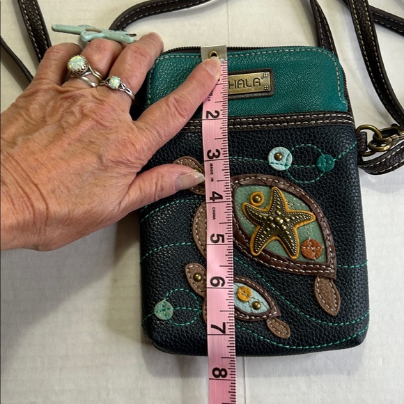 CHALA VEGAN GREEN/BLACK SEA TURTLES CONVERTIBLE POUCH CROSSBODY HANDBAG - Picture 13 of 16